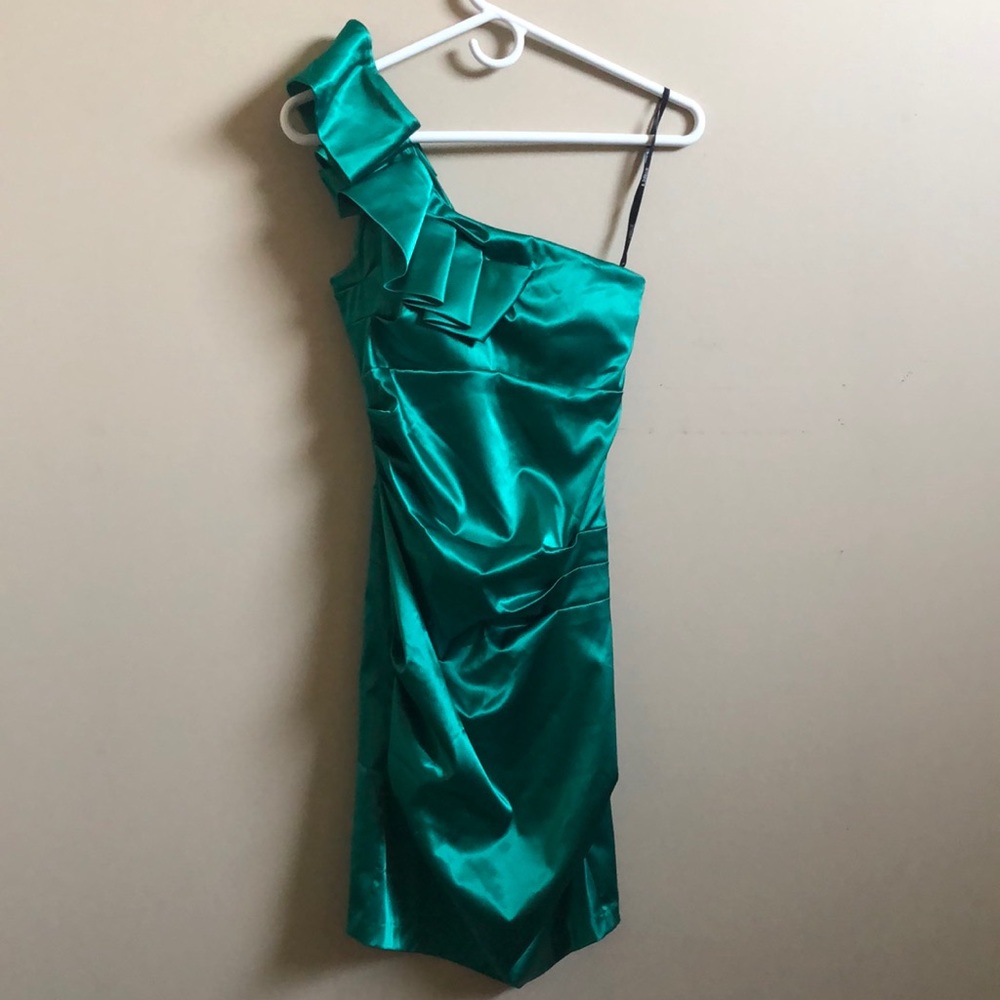 One shoulder shiny green formal dress
